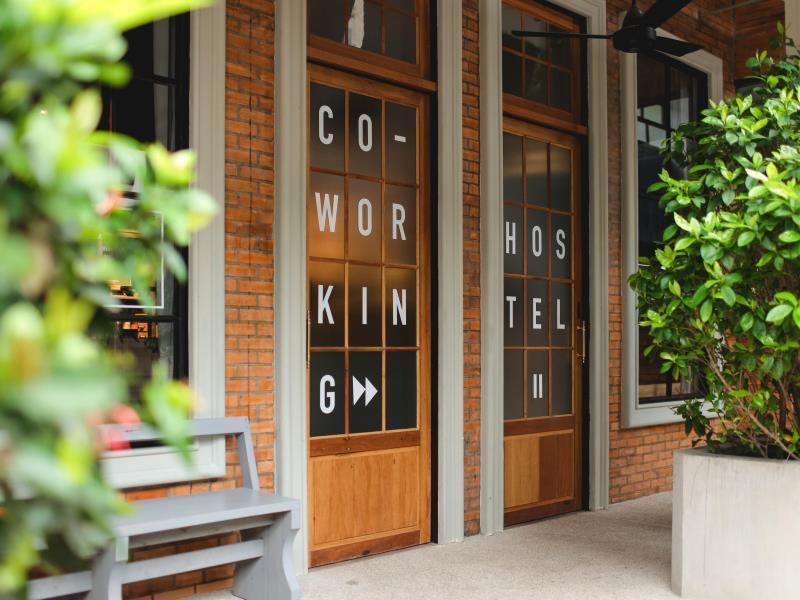 Oneday Hostel Sukhumvit 26 Банкок Екстериор снимка